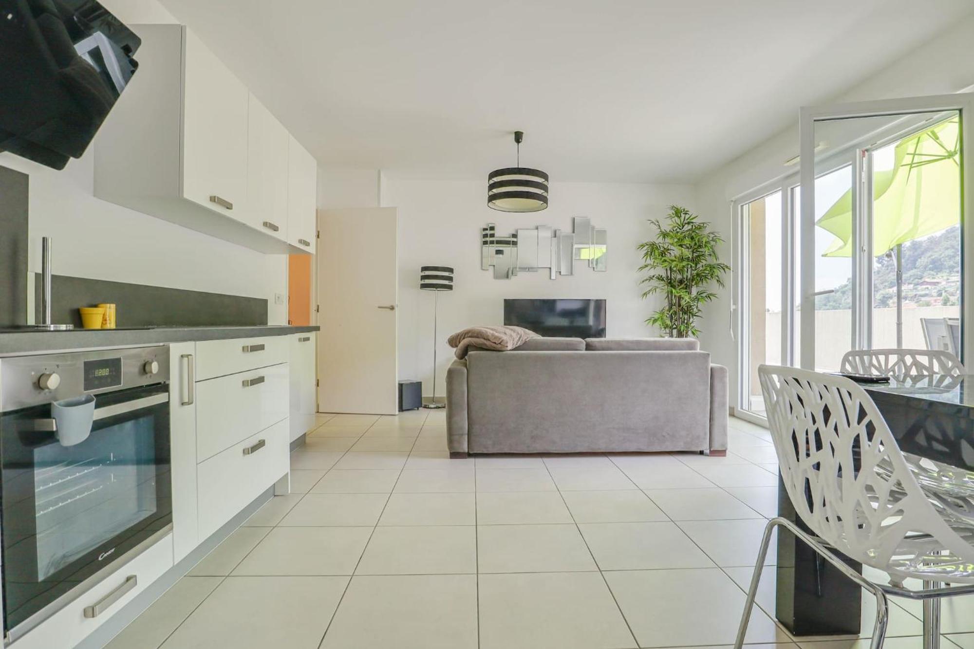Spacieux Rooftop Parking, Terrasse Ensoleillee Menton Ngoại thất bức ảnh